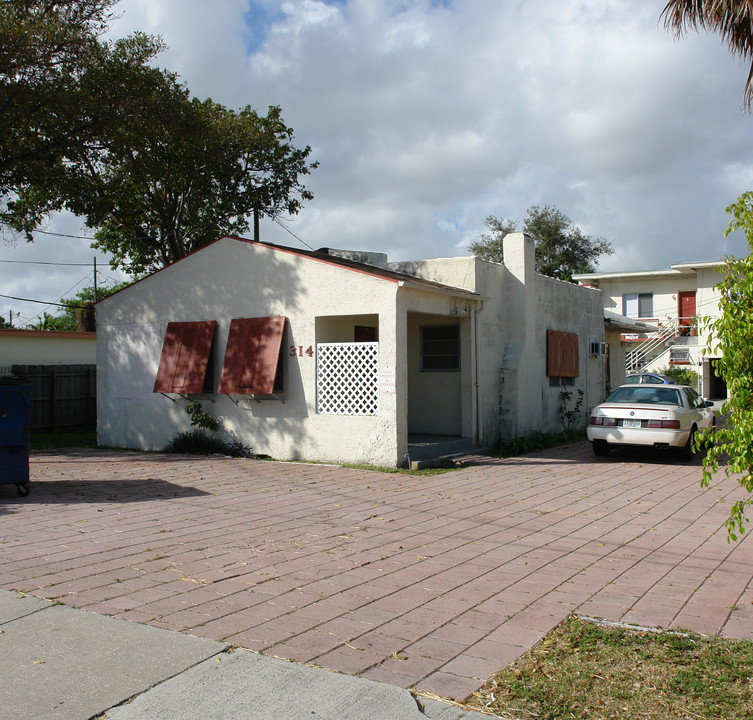 314 S Federal Hwy in Dania Beach, FL - Building Photo