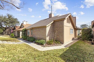 8430 Cranberry Hill in San Antonio, TX - Building Photo - Building Photo