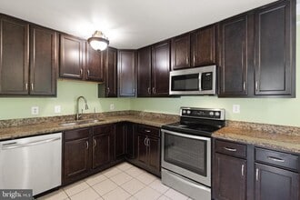 13730 Marilyn Ct in Woodbridge, VA - Building Photo - Building Photo