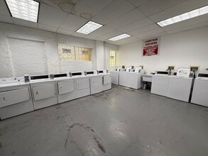 6930 N Greenview Ave in Chicago, IL - Foto de edificio - Building Photo