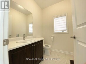 10 Upbound Ct in East Gwillimbury, ON - Building Photo - Building Photo