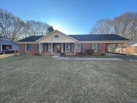 1008 Caldwell Cir in Shelby, NC - Building Photo