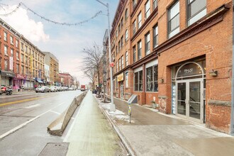 740 Grand St in Brooklyn, NY - Foto de edificio - Building Photo