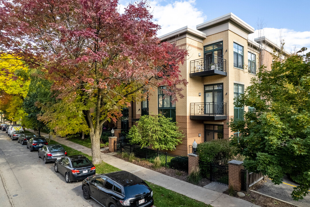 Bedford Court in Madison, WI - Building Photo