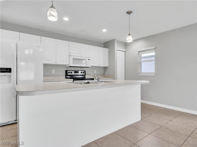229 SE 23rd Pl in Cape Coral, FL - Building Photo - Building Photo