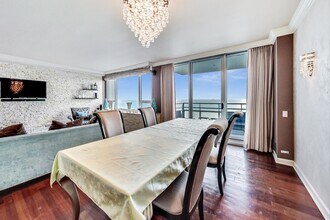 1300 N Lake Shore Dr, Unit 10B in Chicago, IL - Foto de edificio - Building Photo