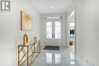 8915 Heritage Rd in Brampton, ON - Building Photo - Building Photo