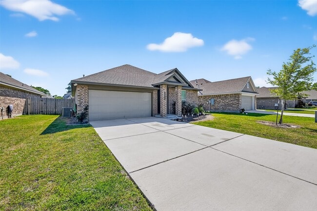 14371 N Summerchase Cir in Willis, TX - Building Photo - Building Photo