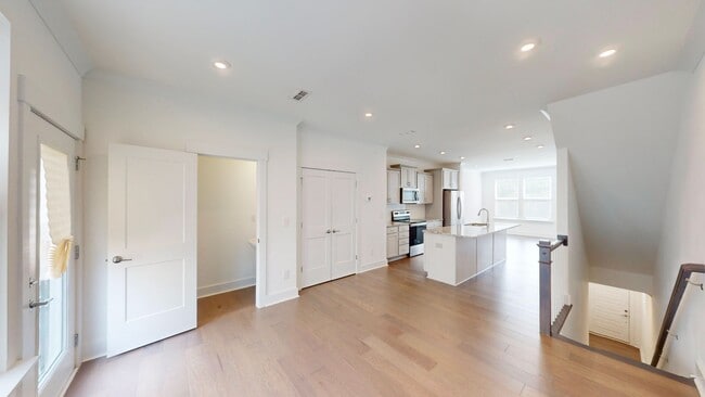 1457 Briar Creek Rd in Charlotte, NC - Building Photo - Building Photo