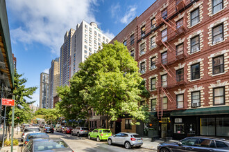 309 E 95th St in New York, NY - Foto de edificio - Building Photo