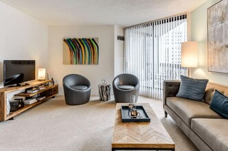 58 W Superior St in Chicago, IL - Foto de edificio - Building Photo