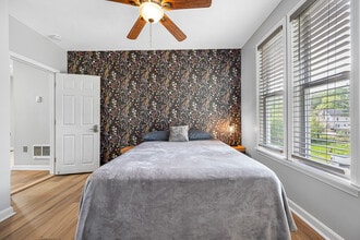 586 Pleasant St, Unit Room 2 in Worcester, MA - Foto de edificio - Building Photo