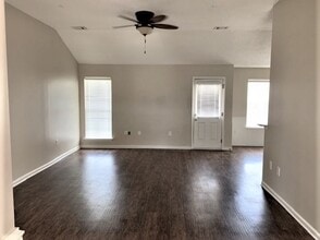 223 Lancaster Way in Richmond Hill, GA - Building Photo - Building Photo