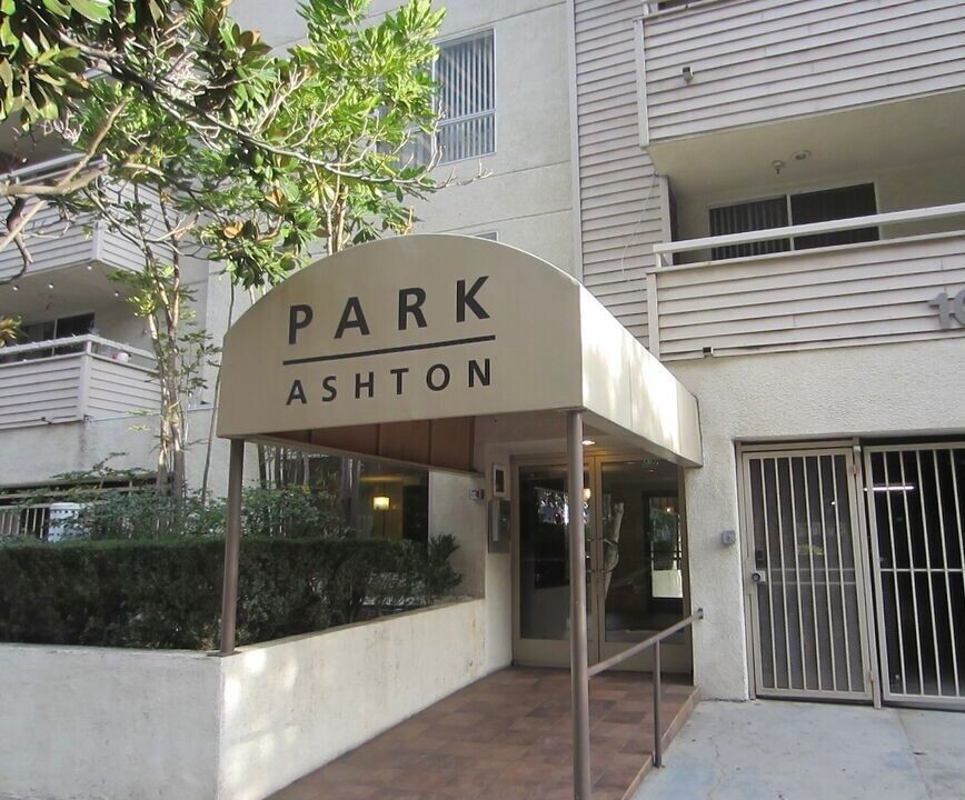 10960 Ashton Ave in Los Angeles, CA - Building Photo