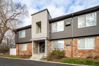 Metropolitan Oxford Flats in Berkley, MI - Foto de edificio - Building Photo