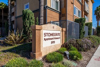 Stonegate II in Anaheim, CA - Foto de edificio - Building Photo