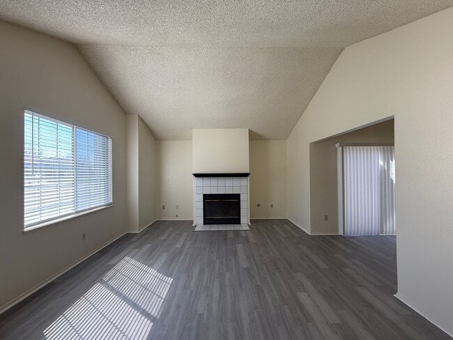 2829 San Luis Dr in Lancaster, CA - Building Photo - Building Photo