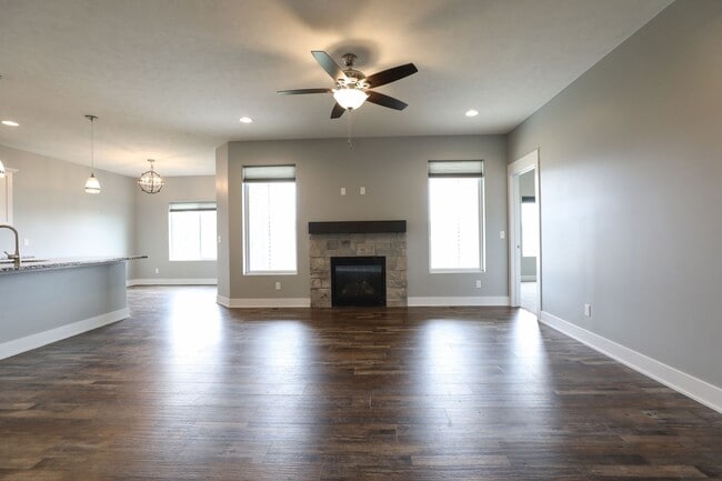 7838 Yankee Woods Dr in Lincoln, NE - Building Photo - Building Photo