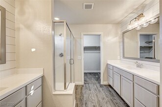 8970 Whitten Park Ave in Las Vegas, NV - Foto de edificio - Building Photo