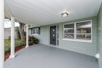 6226 9th Ave in New Port Richey, FL - Building Photo - Building Photo
