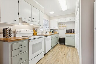 616 Lemaster Ave in Hampton, VA - Building Photo - Building Photo