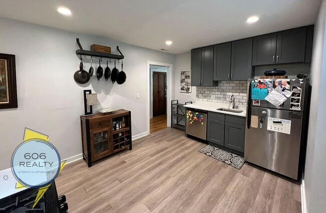 5108 W Sunnyside Ave