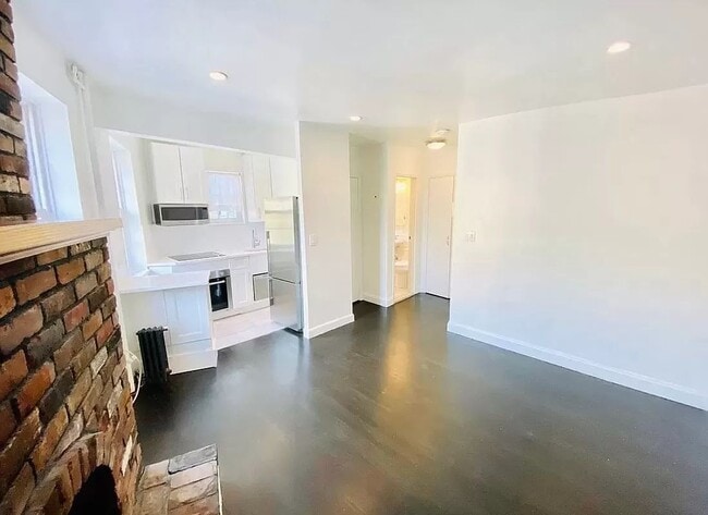 316 W 11th St in New York, NY - Building Photo - Building Photo