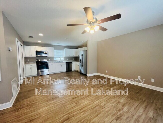 640 E Grapefruit Ave in Lake Alfred, FL - Building Photo - Building Photo
