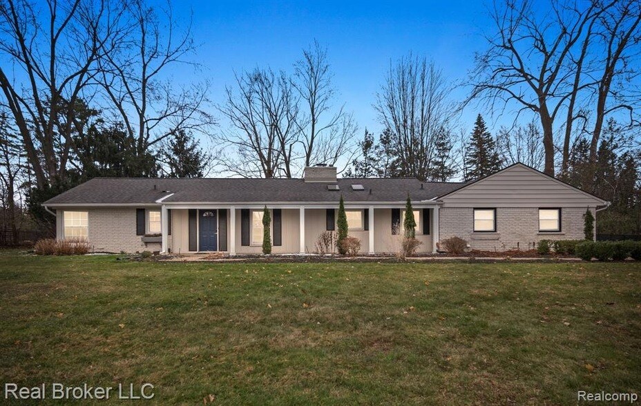 1909 Marie Cir in Bloomfield Township, MI - Building Photo