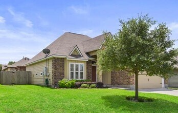 113 Red Deer Wy in Huntsville, TX - Building Photo - Building Photo