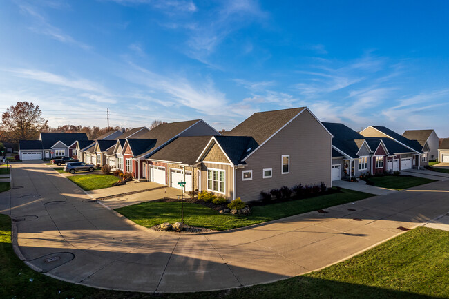 Keystone Luxury Townhomes in Wadsworth, OH - Building Photo - Building Photo