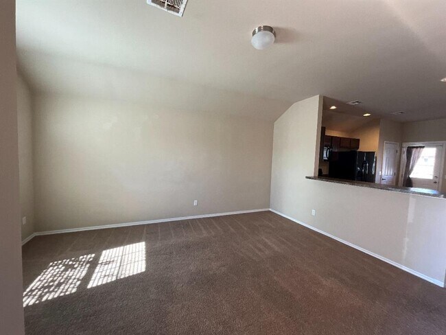 2005 W Oak Valley Way in Mustang, OK - Building Photo - Building Photo