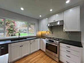 15860 SW Talus Pl in Beaverton, OR - Foto de edificio - Building Photo