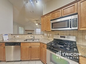 7015 Escondido Dr in Arlington, TX - Building Photo - Building Photo