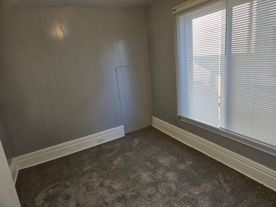 2410 W 4th St, Unit Lower in Duluth, MN - Building Photo