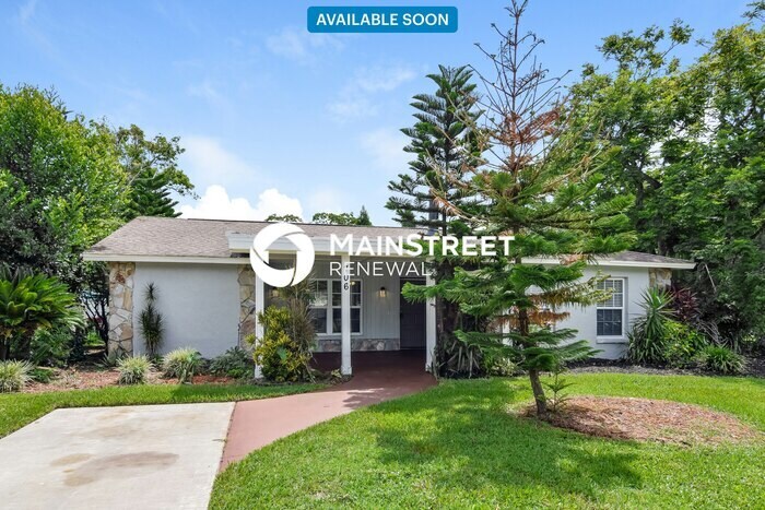 706 Holly Terrace in Brandon, FL - Building Photo