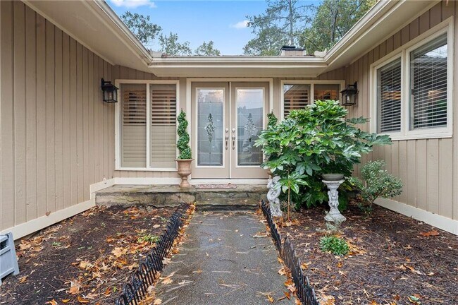 4040 Summit Dr in Marietta, GA - Building Photo - Building Photo