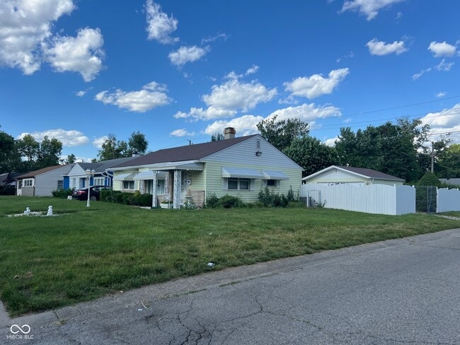 2901 Sangster Ave in Indianapolis, IN - Building Photo - Building Photo
