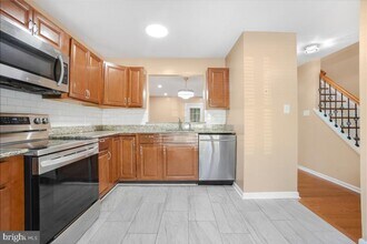 8 Almanac Ct in Burtonsville, MD - Building Photo - Building Photo