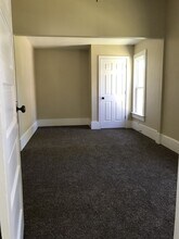 621 Bluemont Ave, Unit B in Manhattan, KS - Building Photo - Building Photo