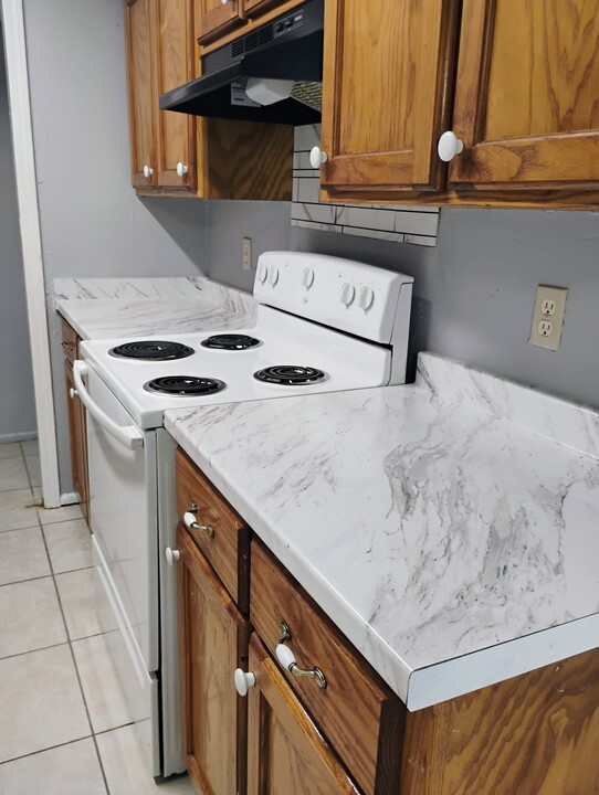 1120 W Shilo Dr, Unit A in Baker, LA - Building Photo