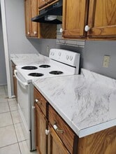 1120 W Shilo Dr in Baker, LA - Foto de edificio - Building Photo