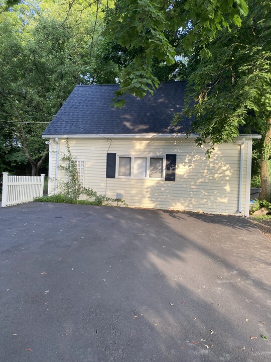 67 Pleasant St, Unit studio in East Walpole, MA - Building Photo