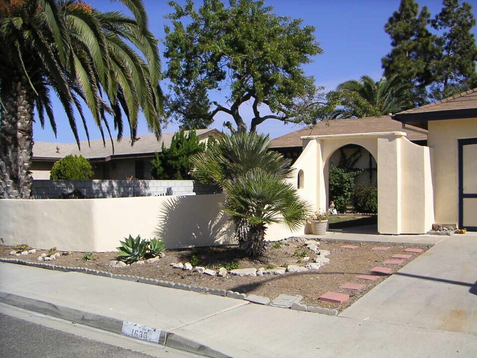 1633 Jade Ave in Chula Vista, CA - Foto de edificio