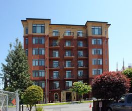 Villa Firenze in Bellevue, WA - Building Photo - Building Photo