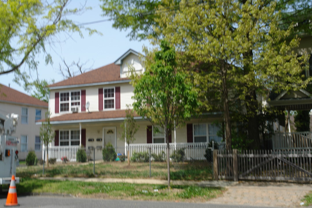 517 Asbury Ave in Asbury Park, NJ - Building Photo