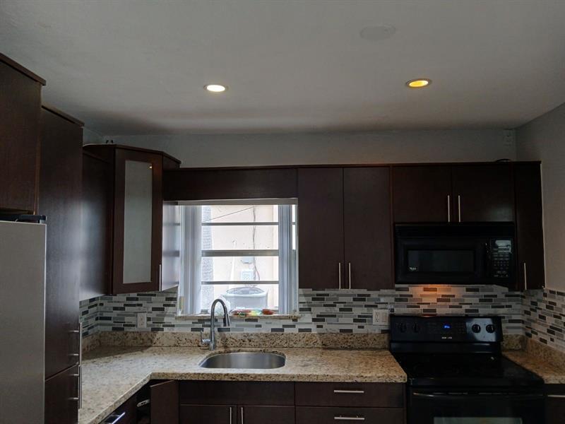 2111 N 57th Terrace in Hollywood, FL - Building Photo