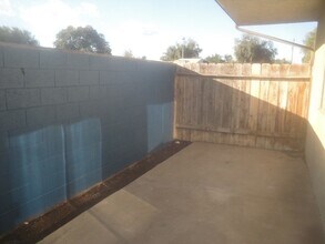 137 E McElhaney Ave in Santa Maria, CA - Building Photo - Building Photo