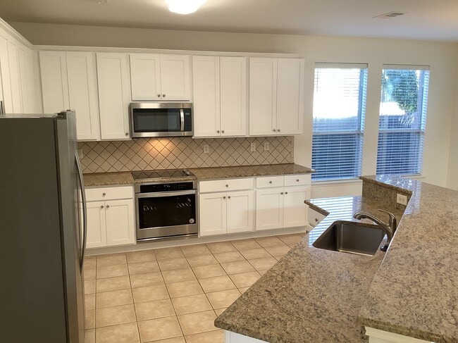 1715 Ash Ln in Corinth, TX - Foto de edificio - Building Photo