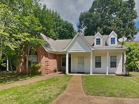 6758 Whitten Pine Dr in Memphis, TN - Building Photo